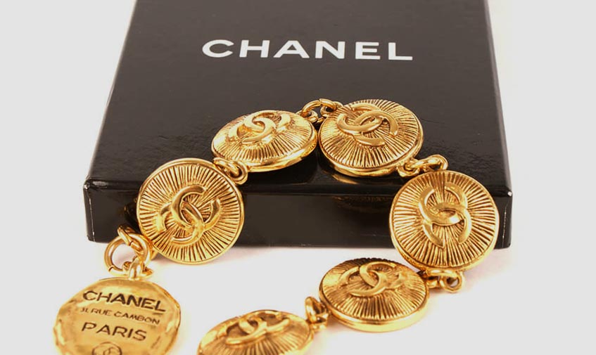 Earrings Chanel Gold in Gold plated  26134188