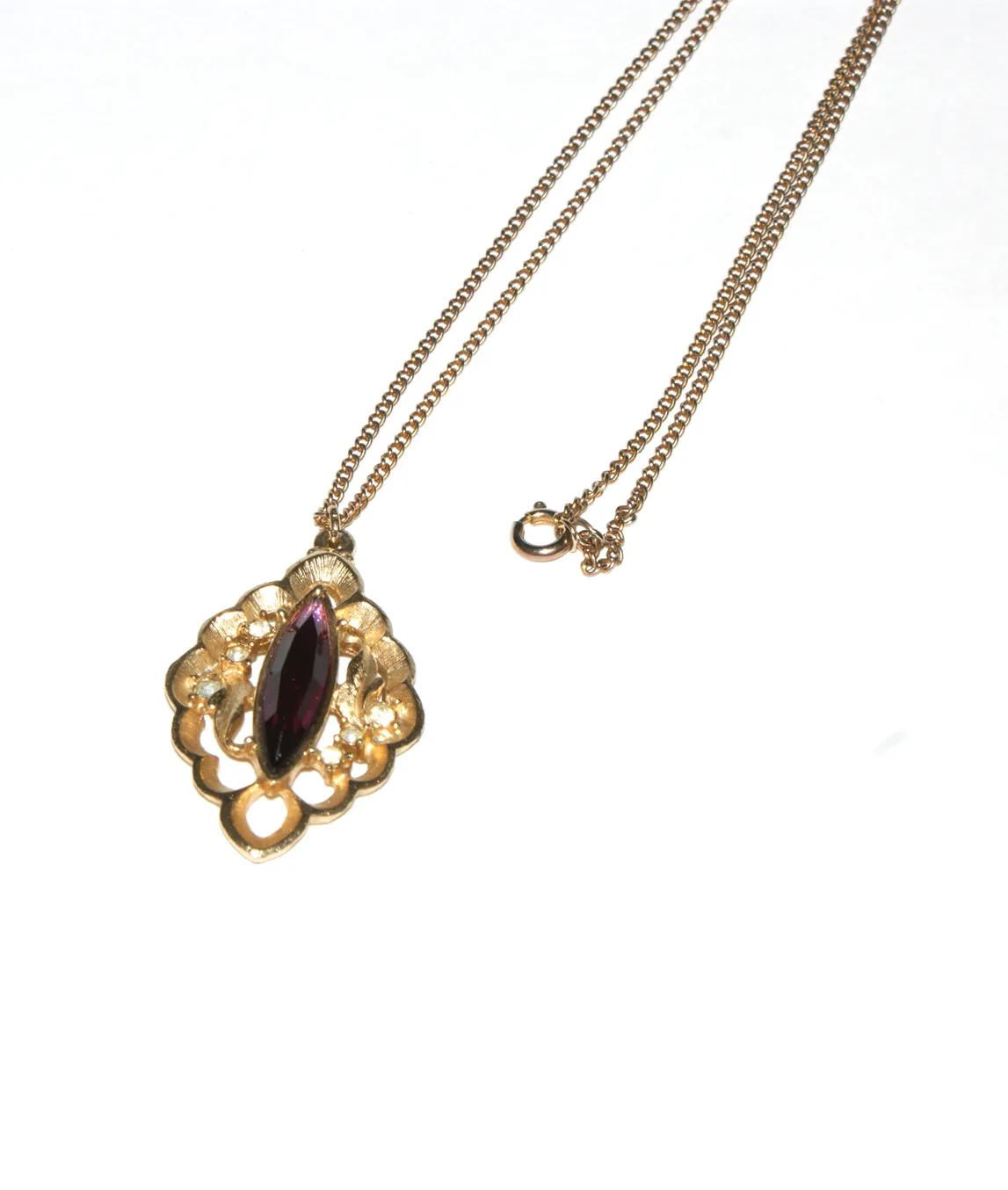 Sarah Coventry pendant with chain