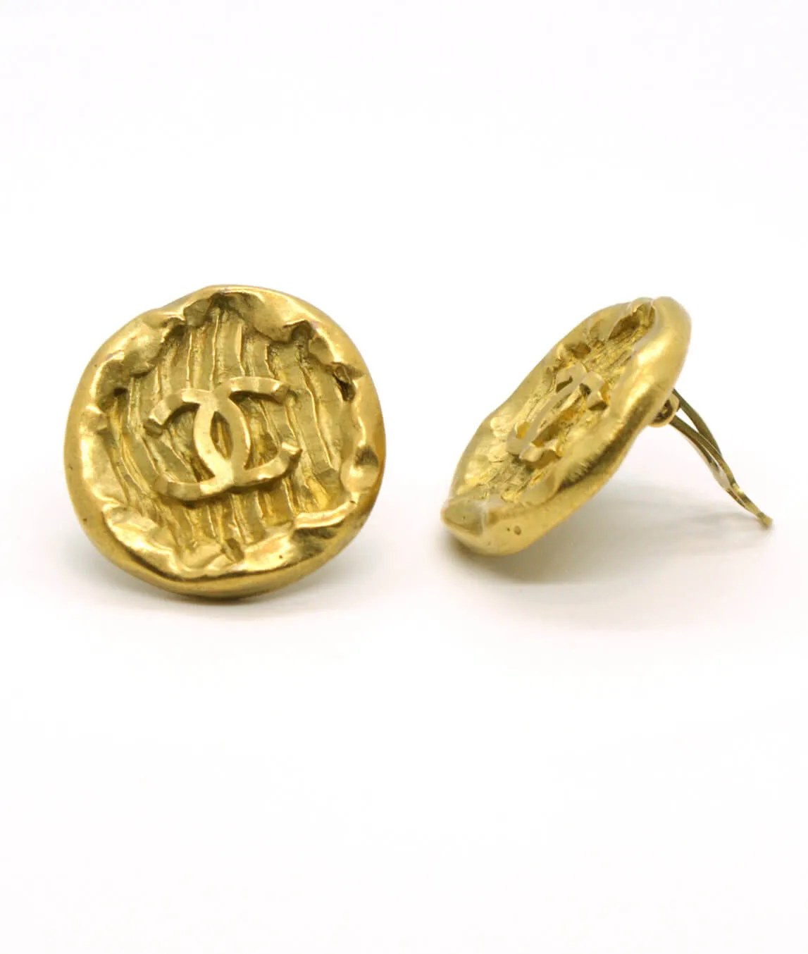 Vintage Chanel earrings gold with CC logo clip on