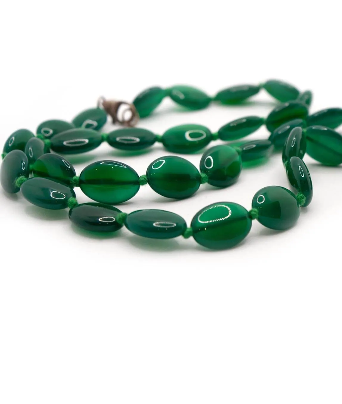 Vintage 1930s green glass bead necklace