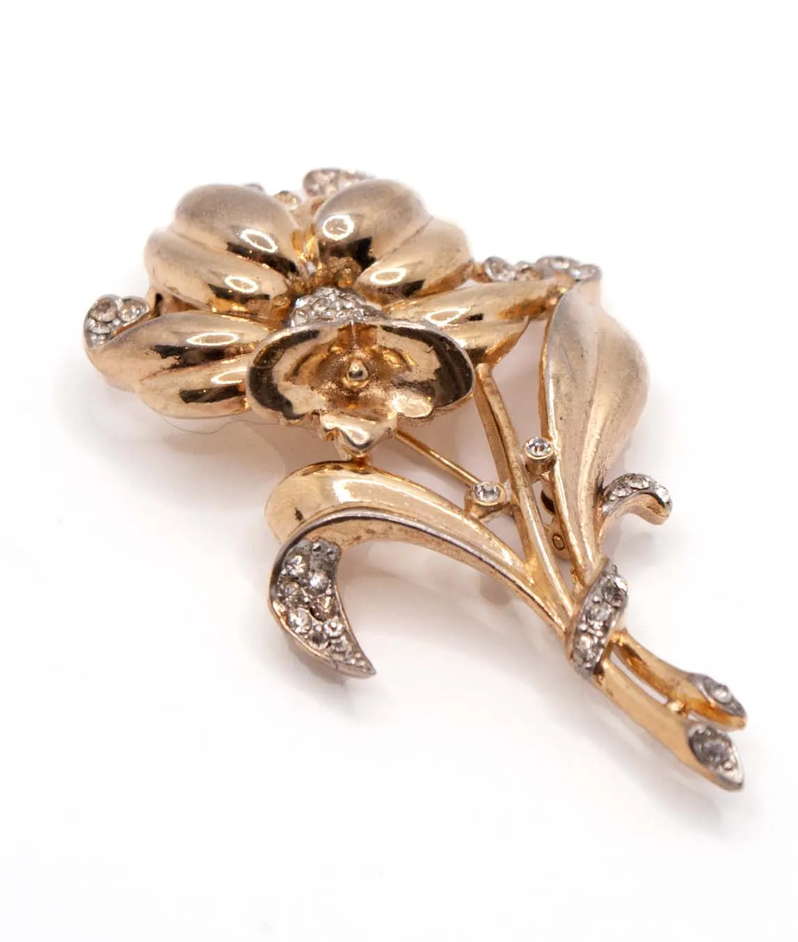 Stem view of Trifari daffodil brooch pin