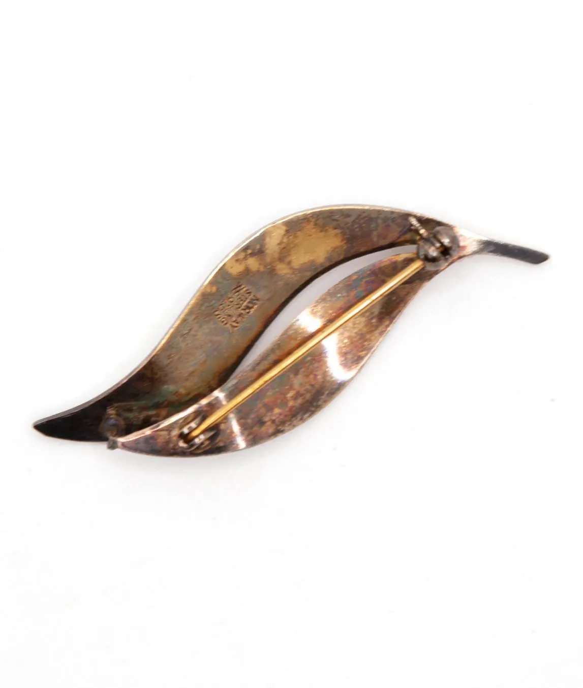 Back of Aksel Holmsen double leaf brooch with copper tone