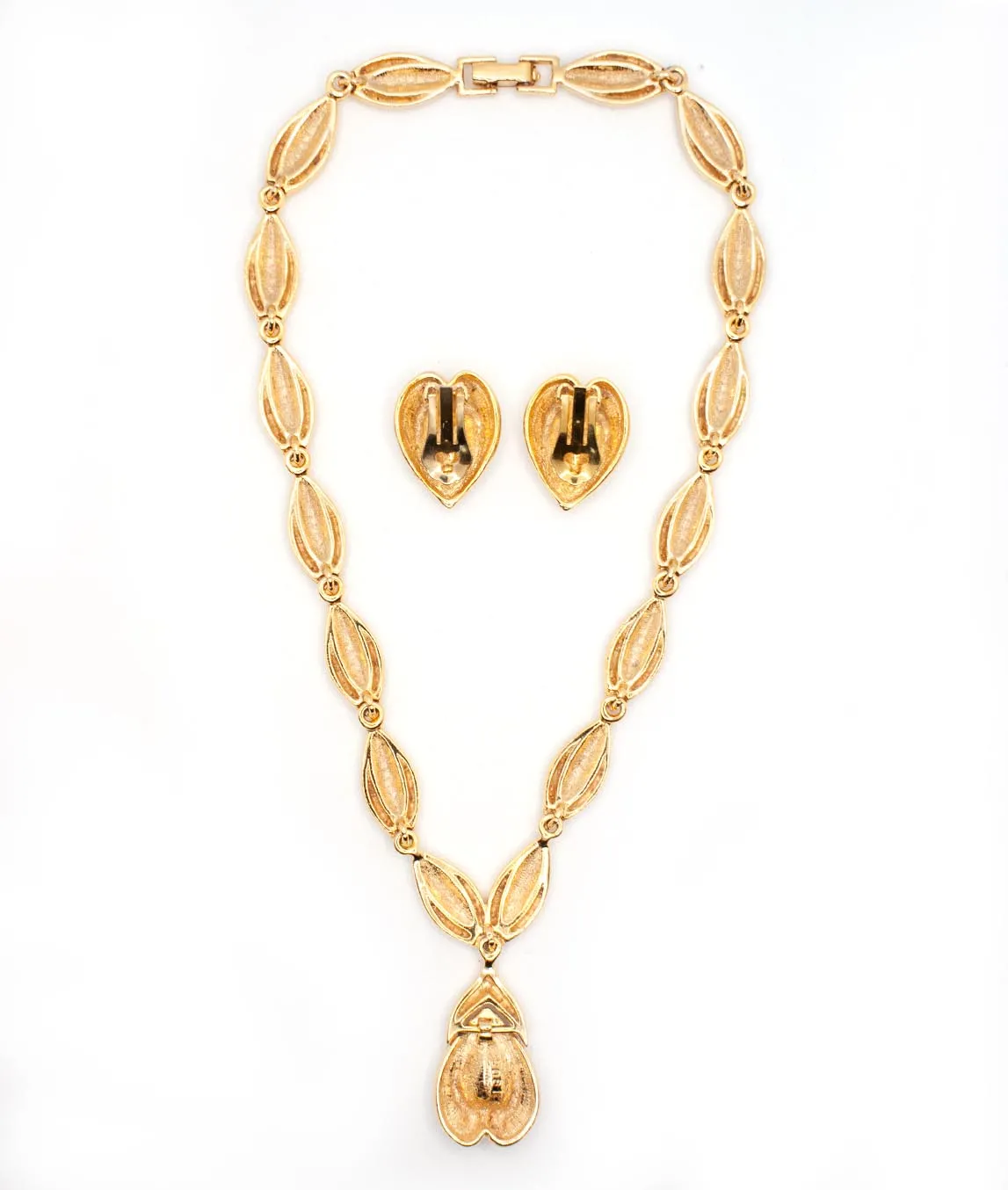 Gold tone back of necklace and earring set Trifari style