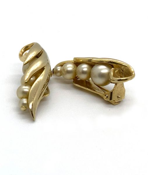 Ledo Pea Pod Pearl Earrings