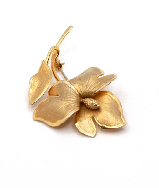Ecco Rolled Gold Floral Brooch Pin profile view